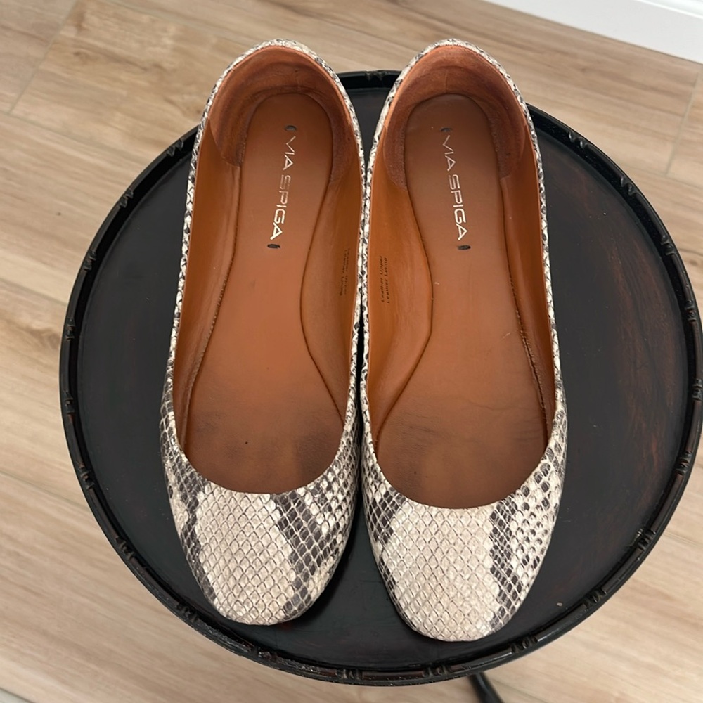 Via Spiga Snakeskin Ballet Flats in Cream/Tan/Brown